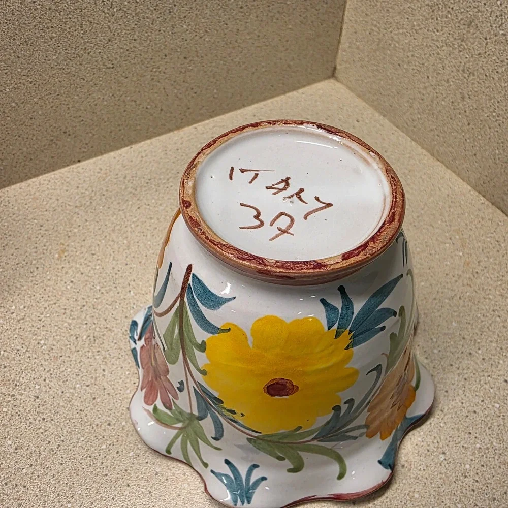 Italy Hand Painted Ceramic Bud Vase & Planter Set Floral Ruffled Majolica 2pc‎